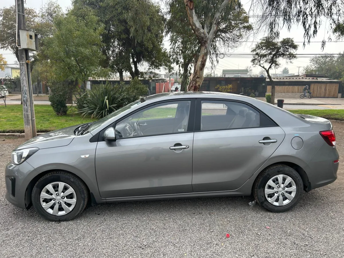 Vehiculo Kia Soluto  2