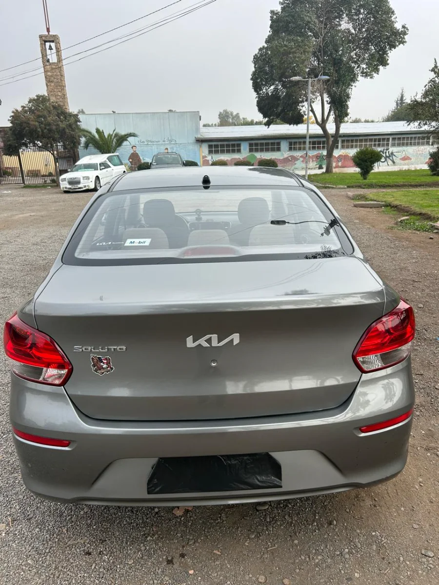 Vehiculo Kia Soluto  3